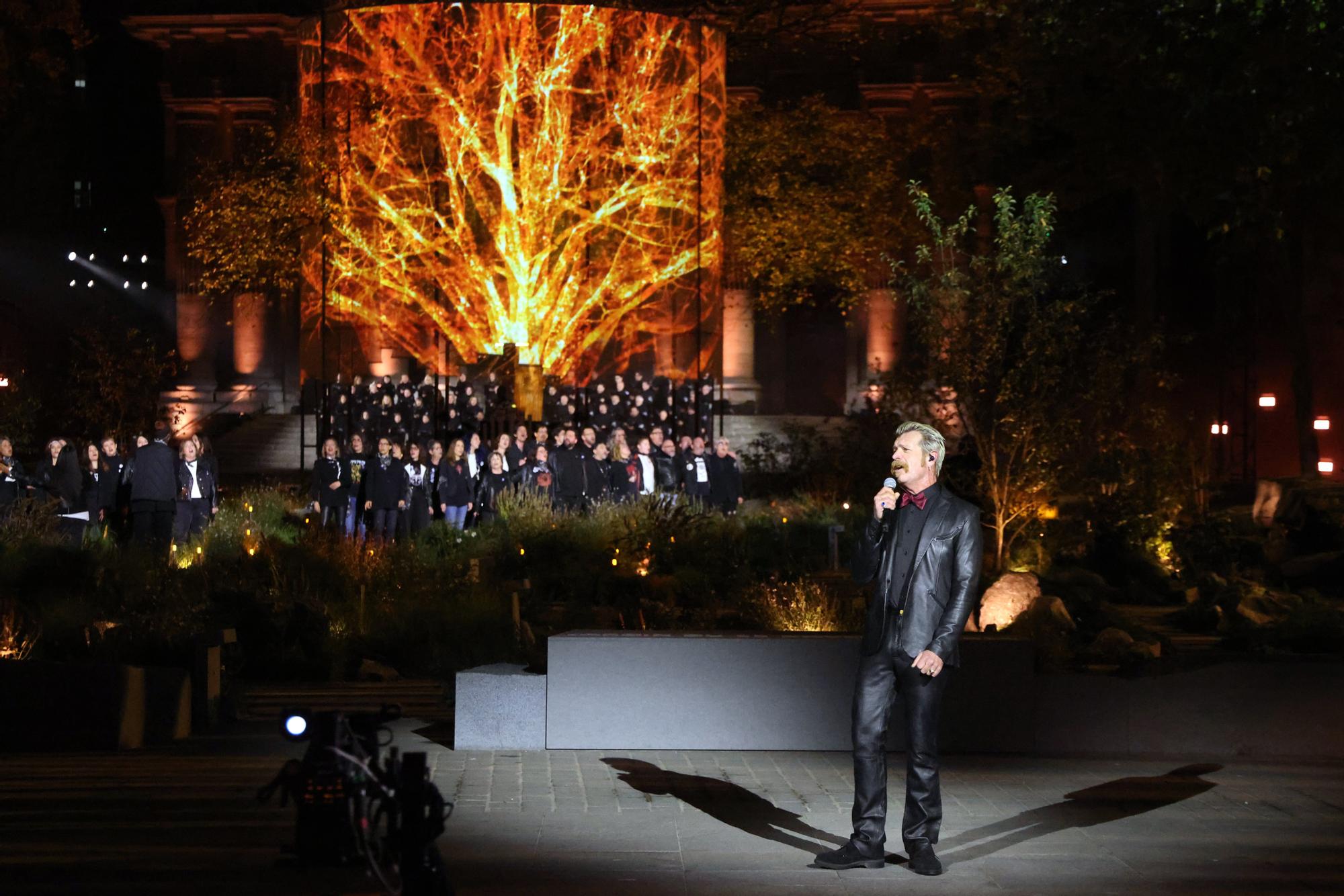 En imágenes: París homenajea a las víctimas de los atentados del 13 de noviembre en su décimo aniversario