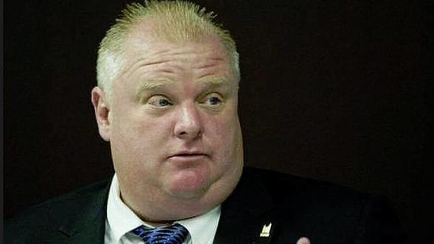 Toronto decide retirar la mayoría de los poderes de su alcalde, Rob Ford, por fumar &#039;crack&#039;
