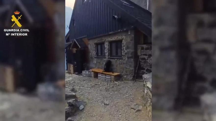 Evacúan a 120 montañeros confinados por los fuegos en el refugio de Collado Jermoso, en los Picos de Europa