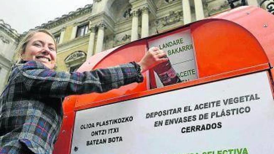 El aceite debe estar frío y en un envase de plástico.