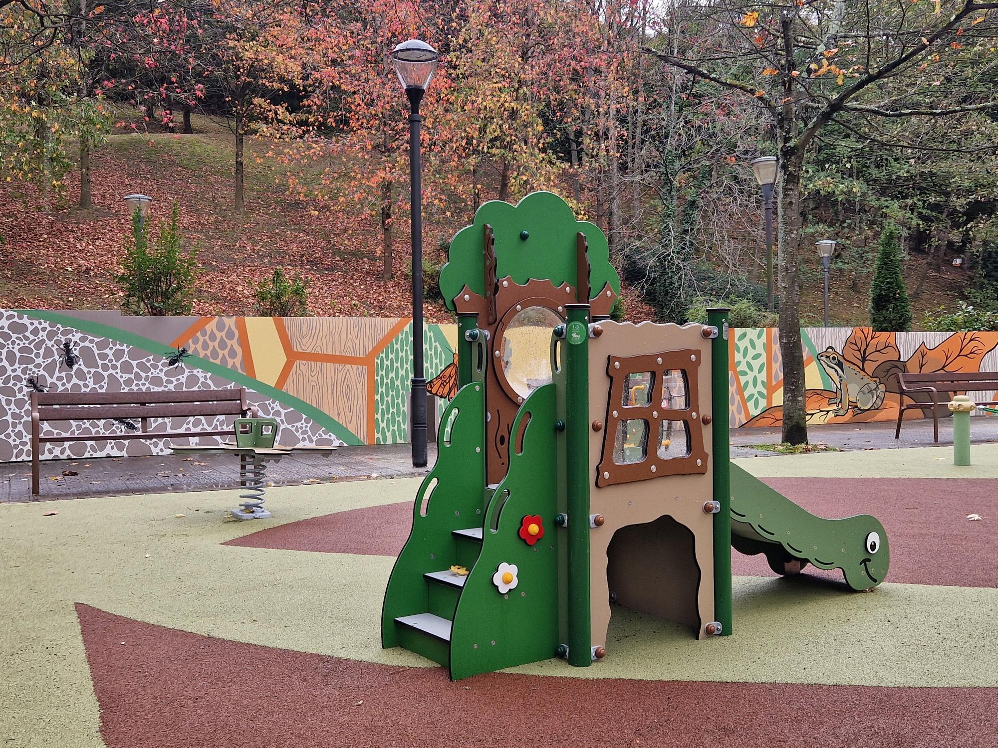 Nuevos columpios en la Campa Ibaizabal en el barrio de La Peña
