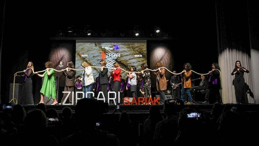 Zirgari sariak banatu dira