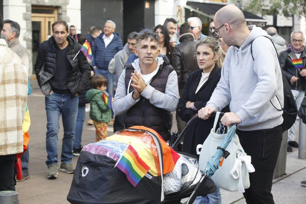 En imágenes: éxito absoluto en la fiesta contra de la LGTBIfobia de la zona Gorbea de Vitoria