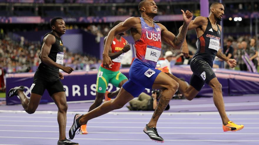 Quincy Hall remonta hasta el oro en los 400 metros