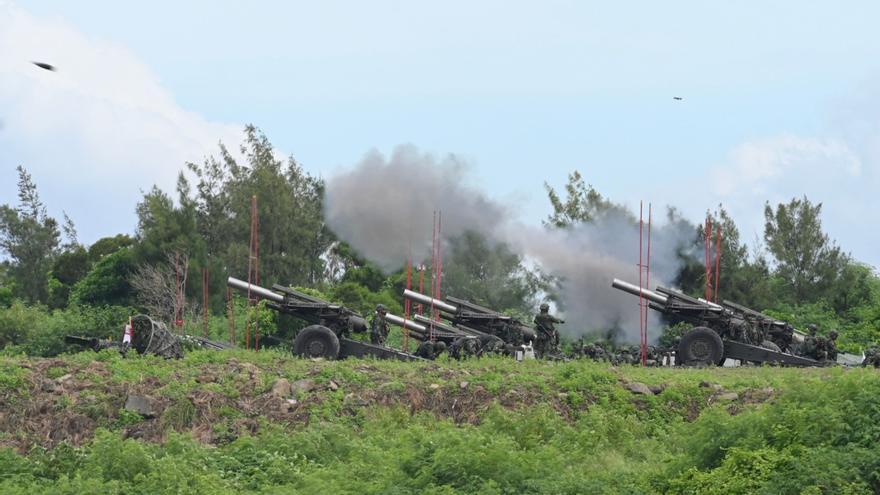 Taiwán pone a prueba su capacidad defensiva con maniobras con fuego real