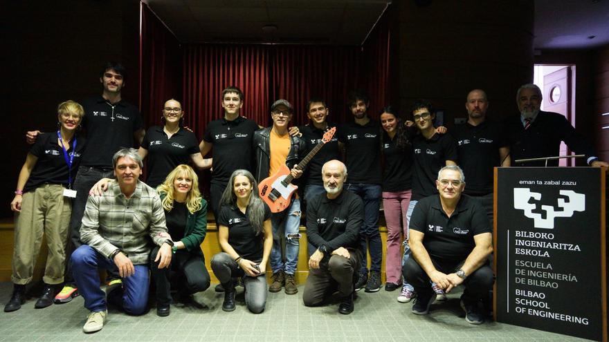 Gatibu cerrará su gira de despedida con una guitarra creada por estudiantes de la EHU