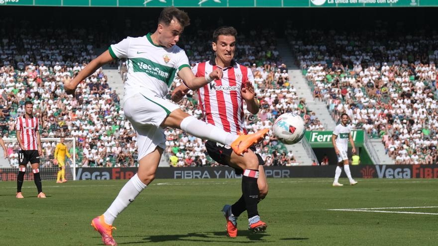 Unai Simón frustra a un Elche bastante superior