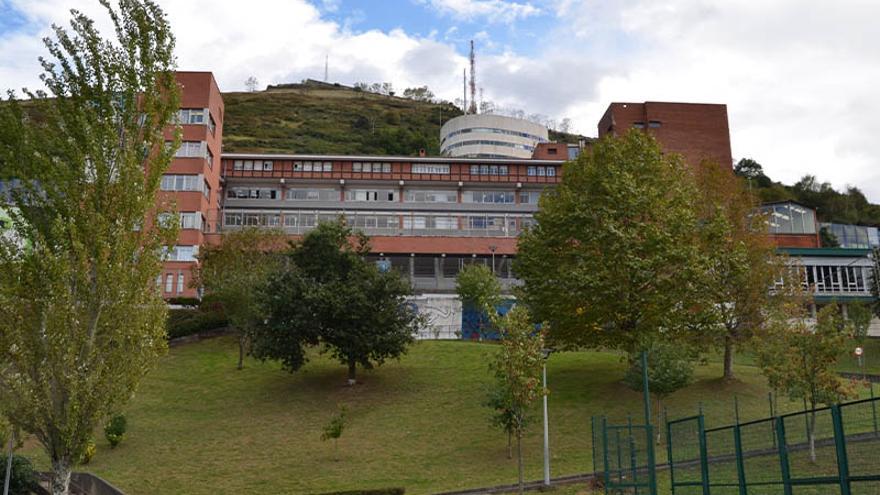 Desalojan un colegio de Bilbao: Un alumno intentaba secar la ropa y provocó la evacuación de 700 alumnos