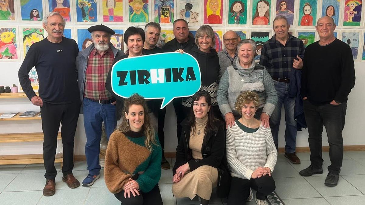 ZirHika mugimenduko kideak.