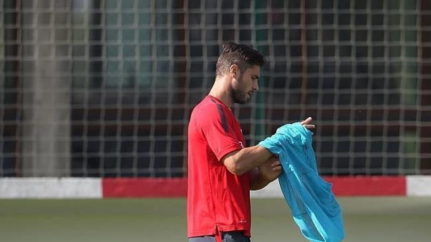 Kike Sola, en un entrenamiento en Lezama.
