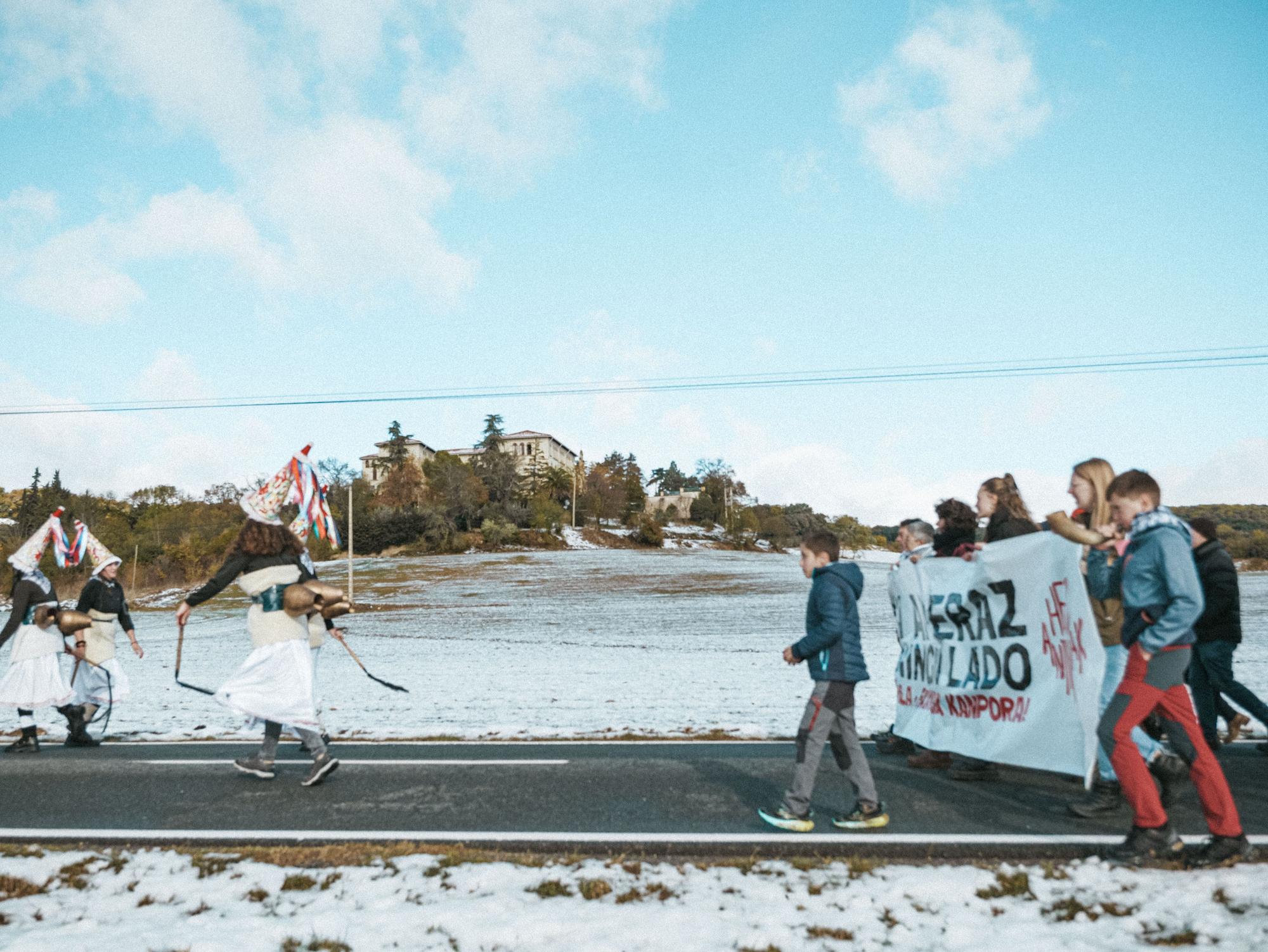 Fotos de la manifestación desde Arizala hasta Abárzuza contra la presencia de la Fundación Maestro Ávila