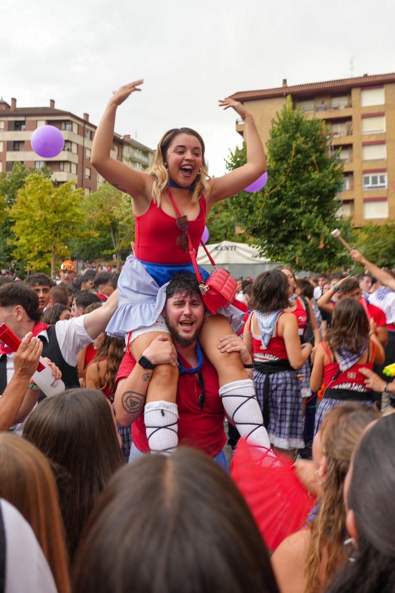 En imágenes: La bajada de Iguarrako enciende la fiesta en Amurrio