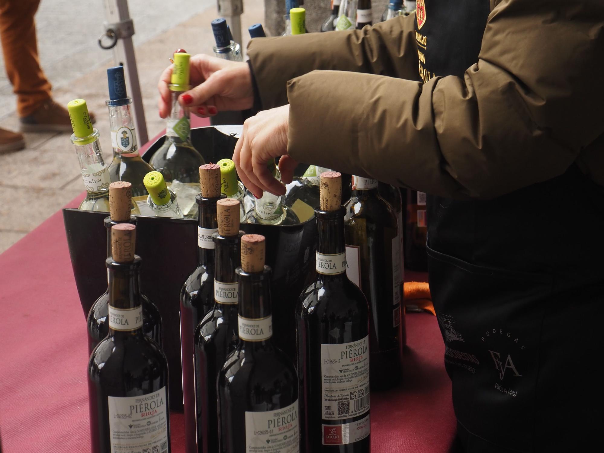 Vino y chorizo, fórmula imbatible contra el mal tiempo en Azpeitia