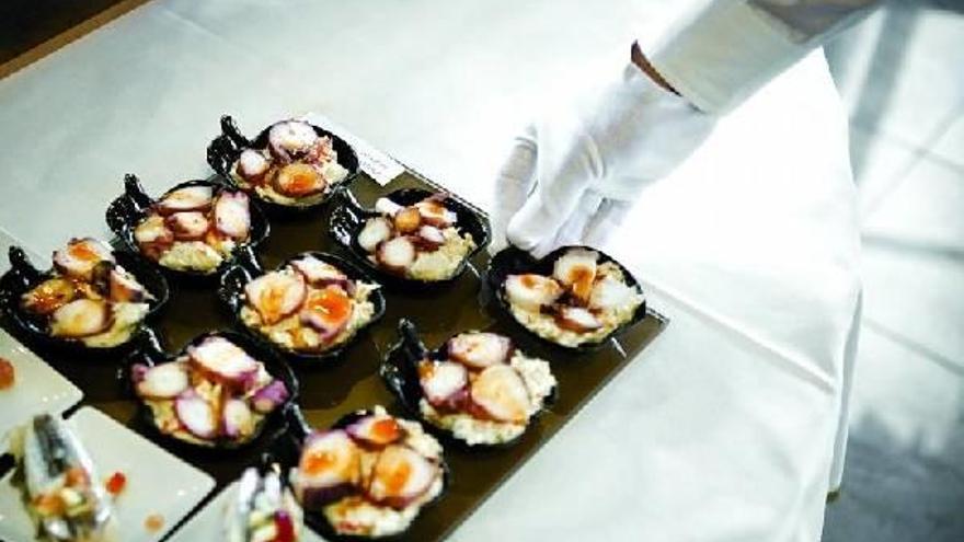 Una degustación de pulpo en una feria de gastronomía.