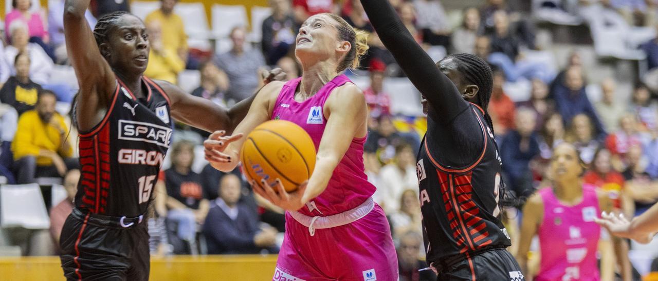 En imágenes: El Araski se estrella en Fontajau (90-49)