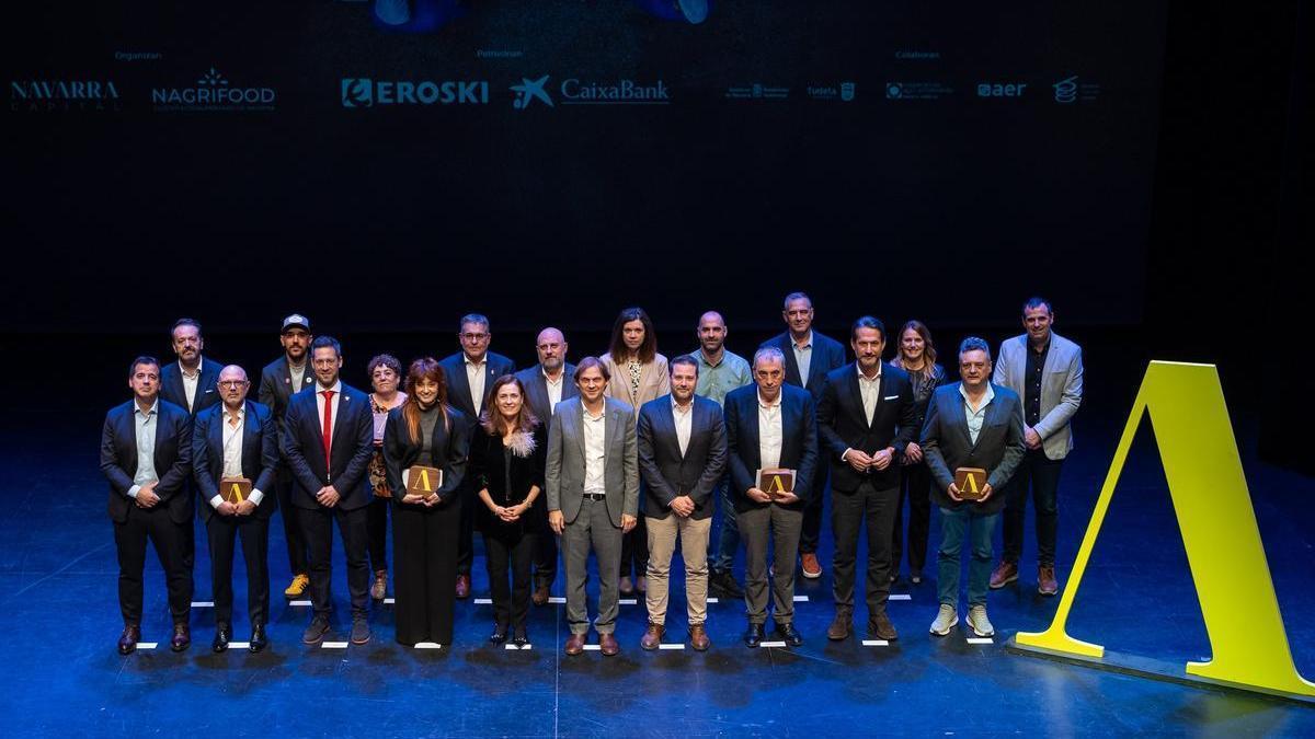 Autoridades, galardonados y representantes de las entidades patrocinadoras de los X Premios Alimenta Navarra.