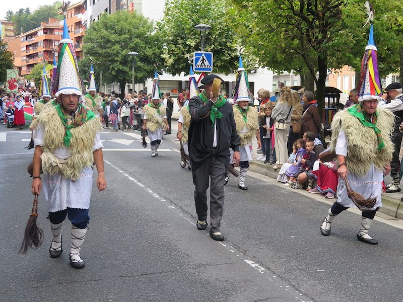 El desfile de la Euskal Jaia de Urretxu, en imágenes