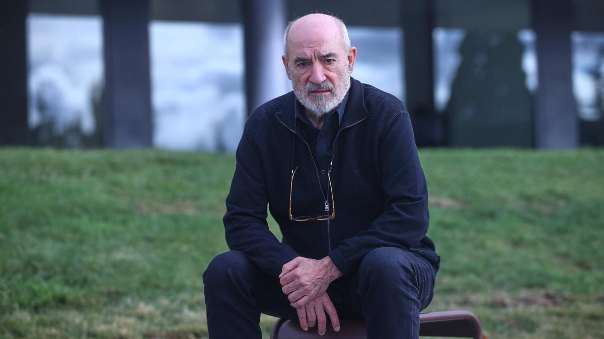 Alejandro Ruiz-Huerta Carbonell, en el campus de la UNAV.