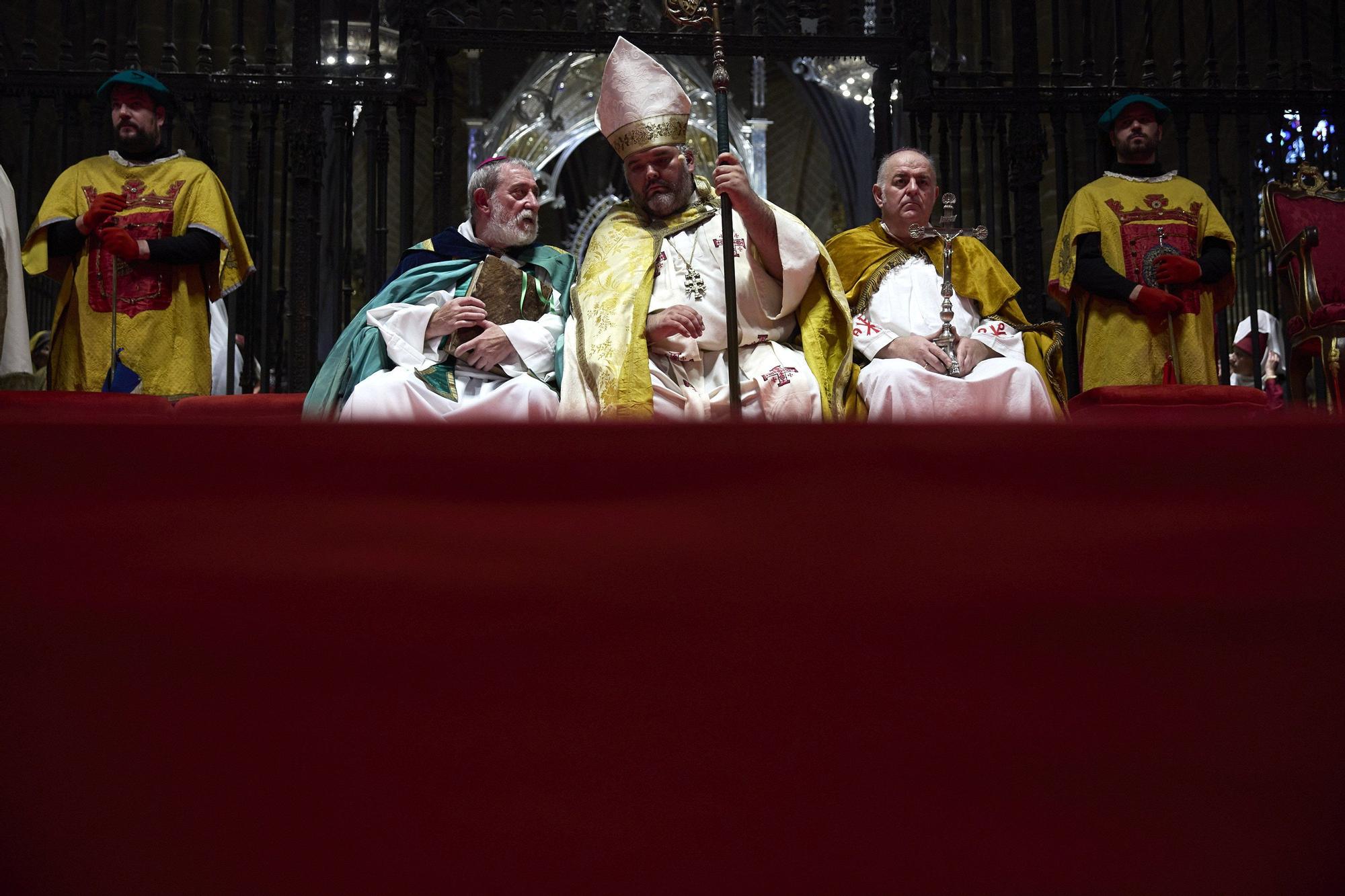Fotos de la ceremonia de coronación de Carlos III, rey que unificó los tres burgos de Pamplona