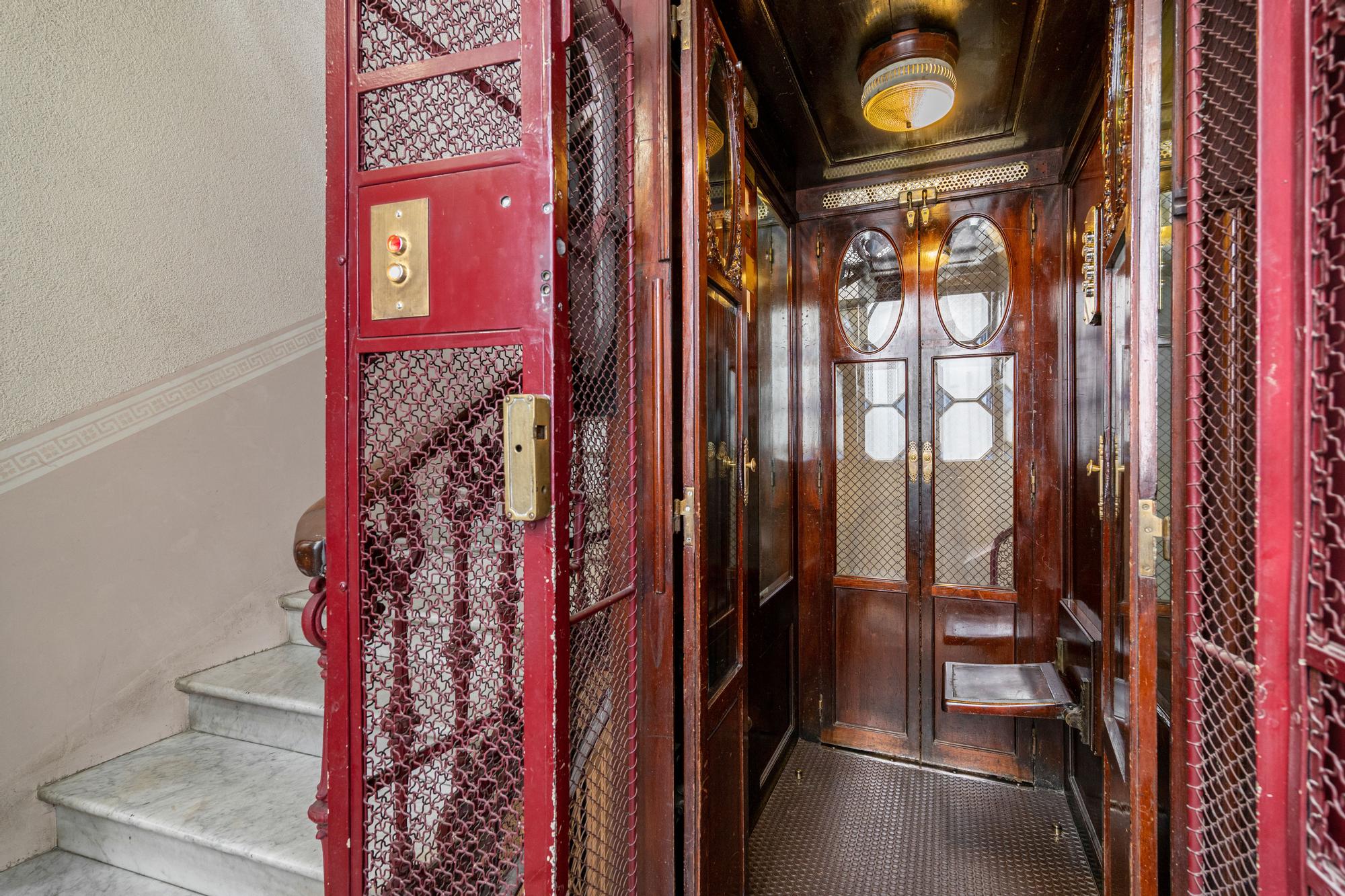 Un ascensor antiguo.