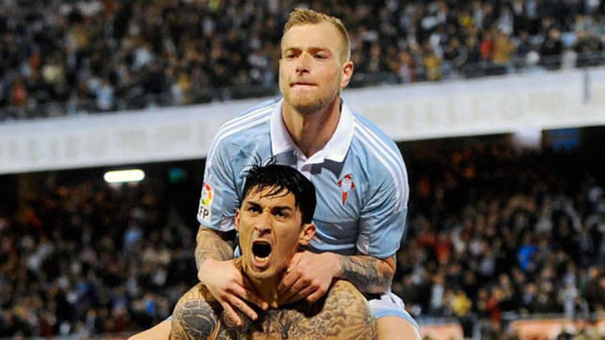 Los celtiñas Pablo Hernández y Guidetti celebran un gol.Foto: Afp