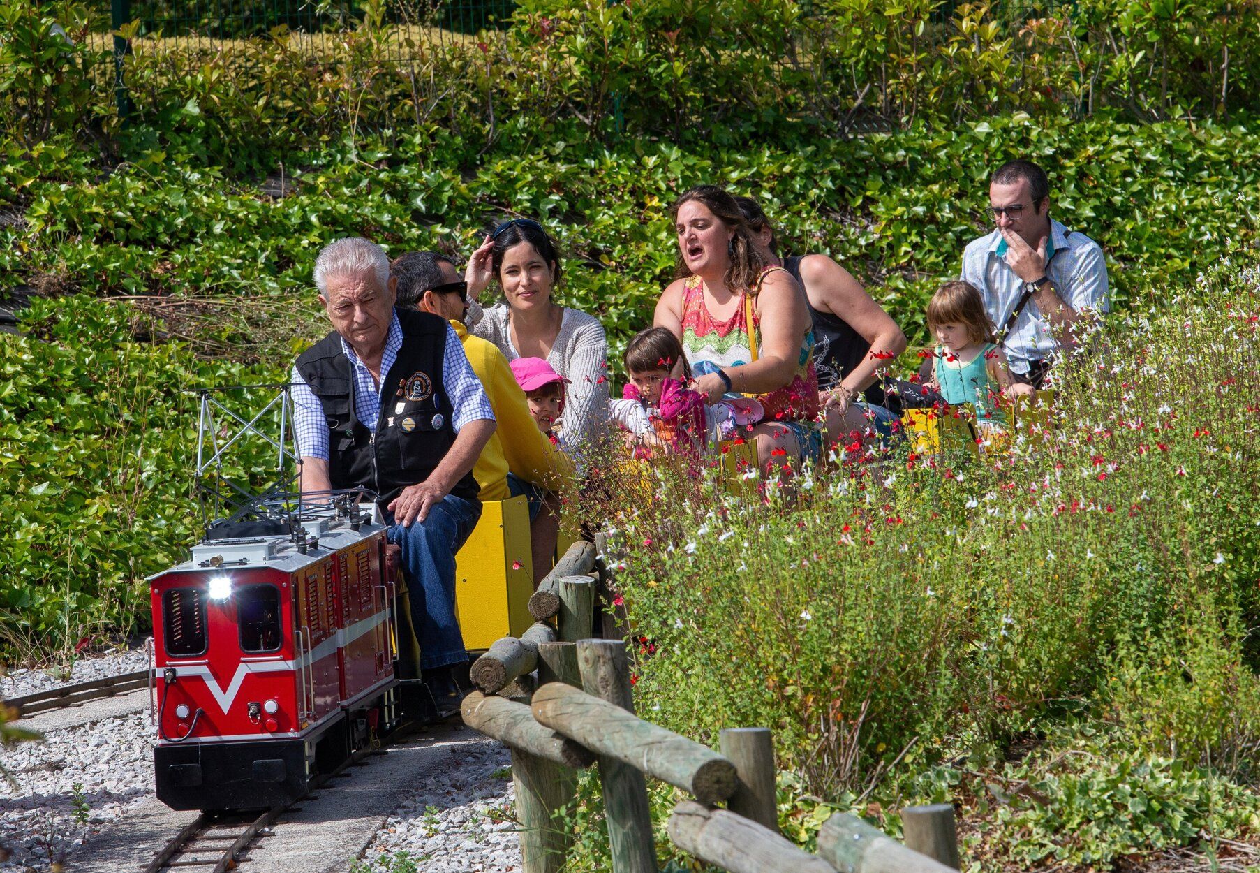 FOTOS | Budimir disfruta con su familia y se monta en el tren de Trinitarios