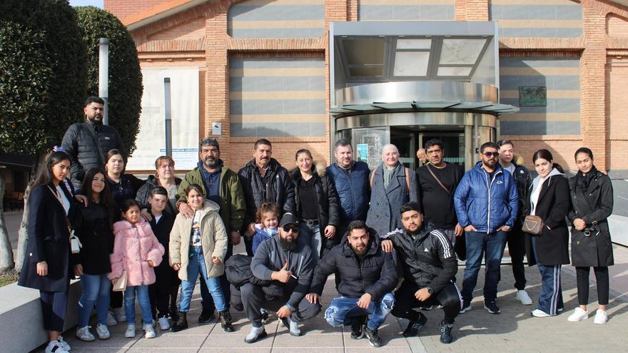 La familia Pérez Gabarre prendió la mecha en el cohete de fiestas de invierno de Castejón