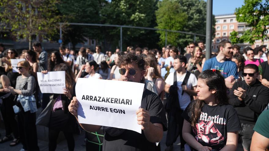 Cerca de 200 personas claman en San Francisco contra "el racismo de PP y Vox"