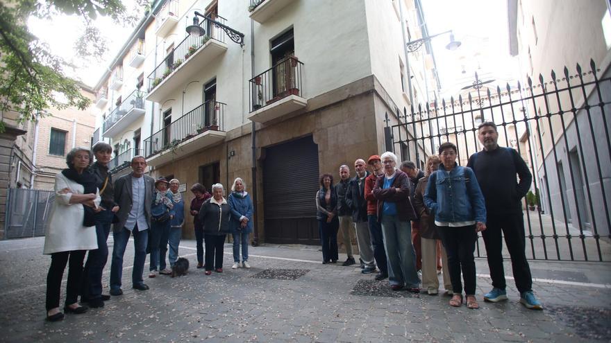 Vecinos de la plaza San José se movilizan en contra de una apertura de hostelería