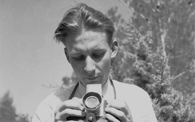 El fotógrafo Jean Mohr, cuyas imágenes enriquecen el libro 'Zazpigarren gizona' editado por Katakrak.