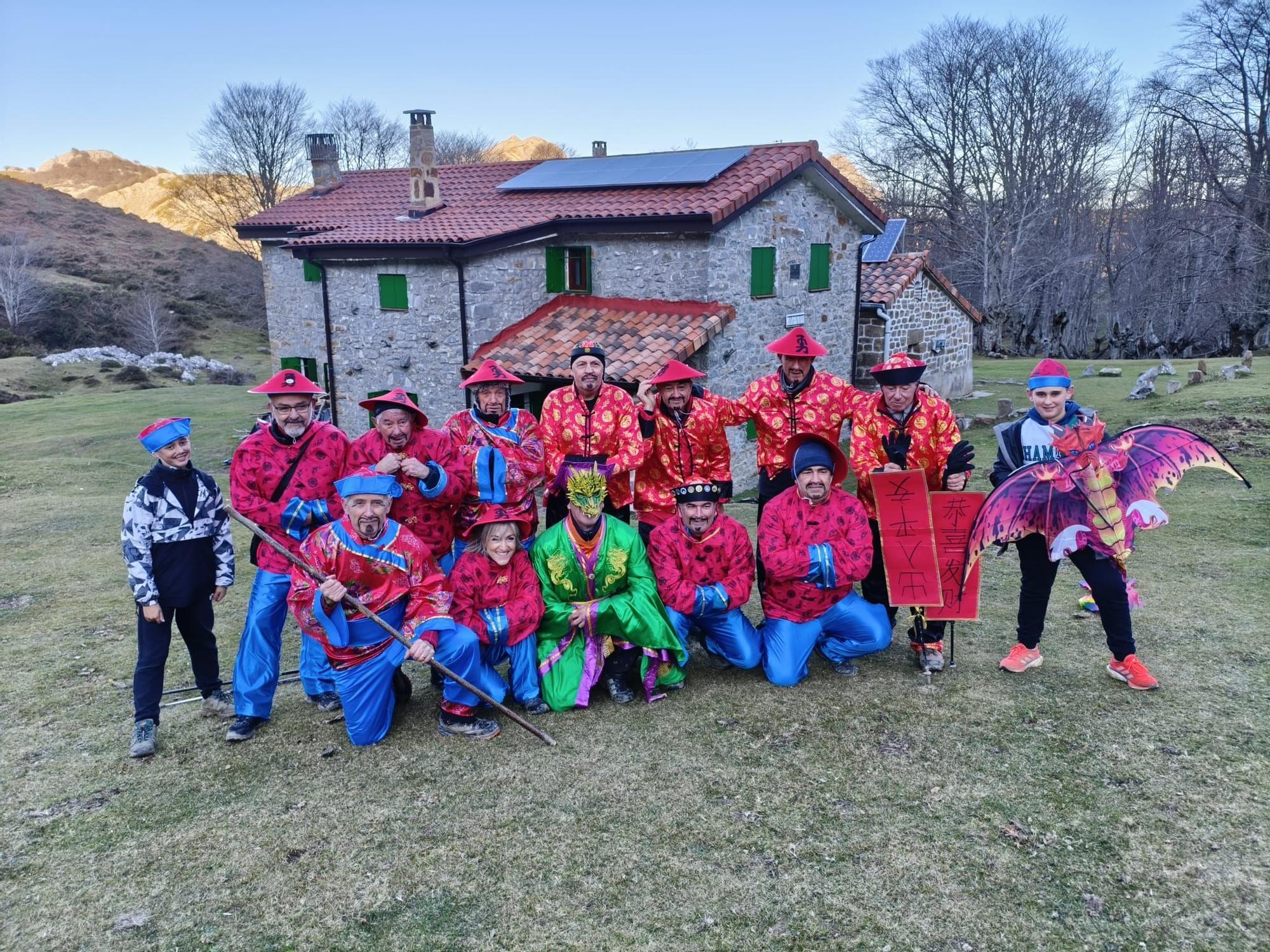 El belén montañero de Gorbeia alcanza la Cruz