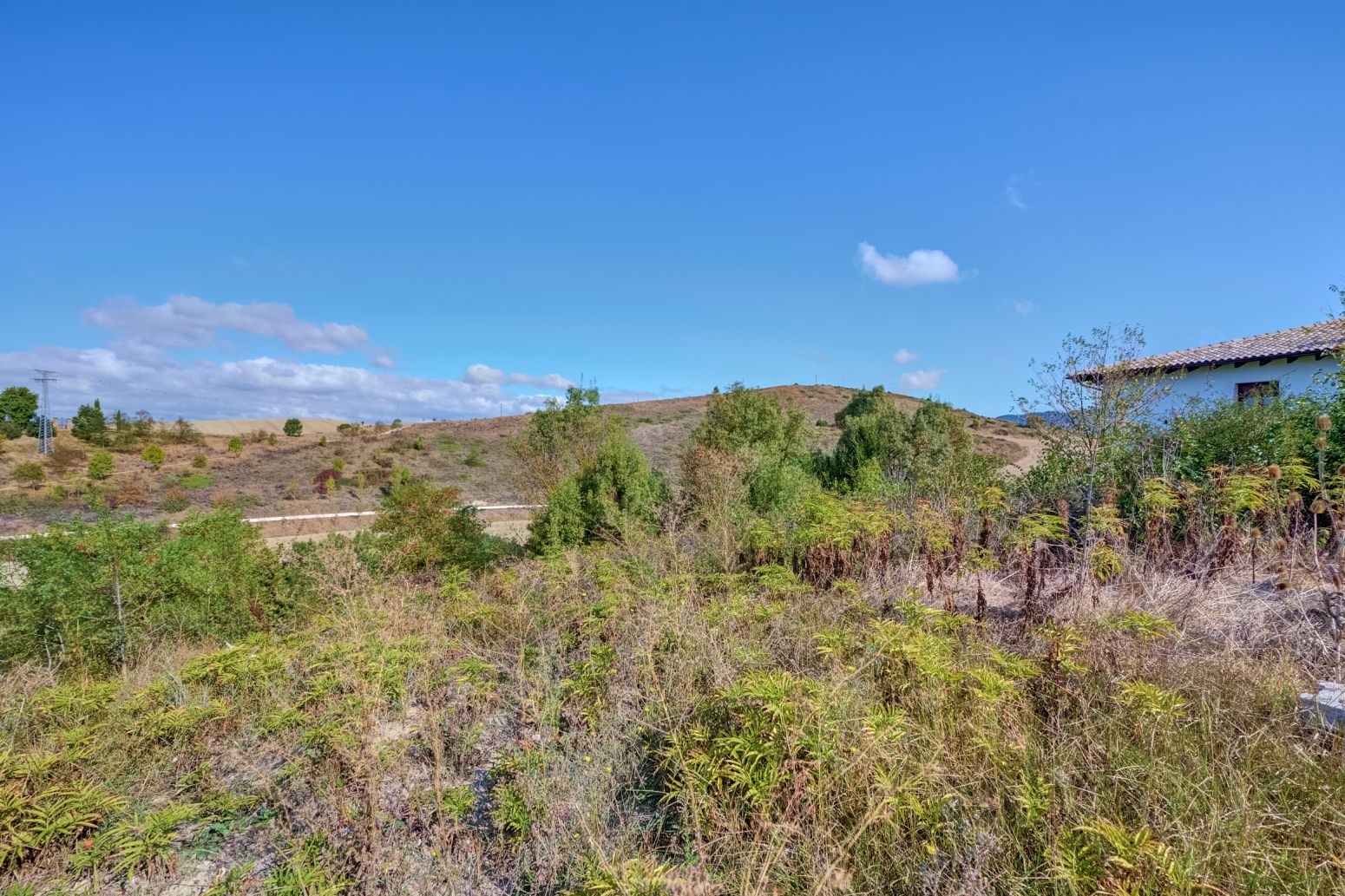 Oportunidad única en el valle de Aranguren: parcela urbanizada de 635 m² lista para tu proyecto