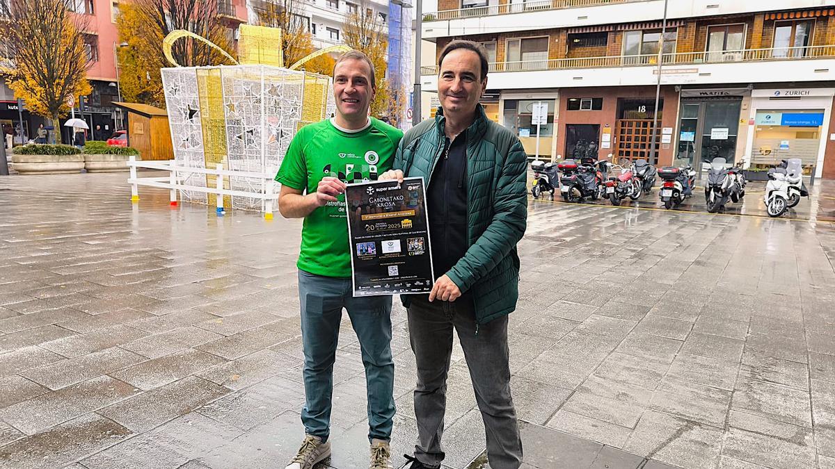 Eduardo Murguia, representante de Begisare,  e Ibon Muñoz, gerente del Bidasoa Atletiko Taldea.