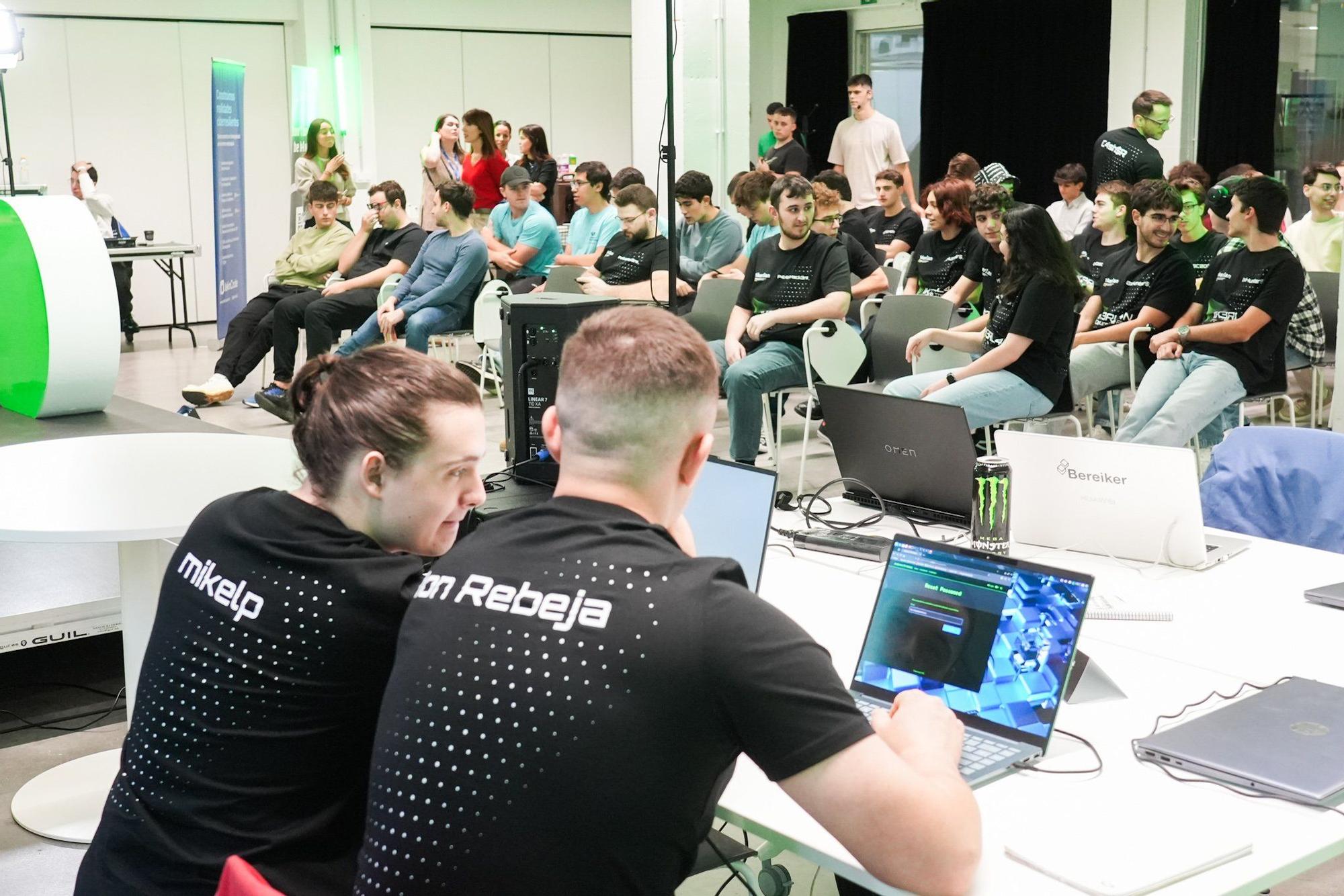 En imágenes: jóvenes talentos compiten en Bilbao por el futuro de la ciberseguridad