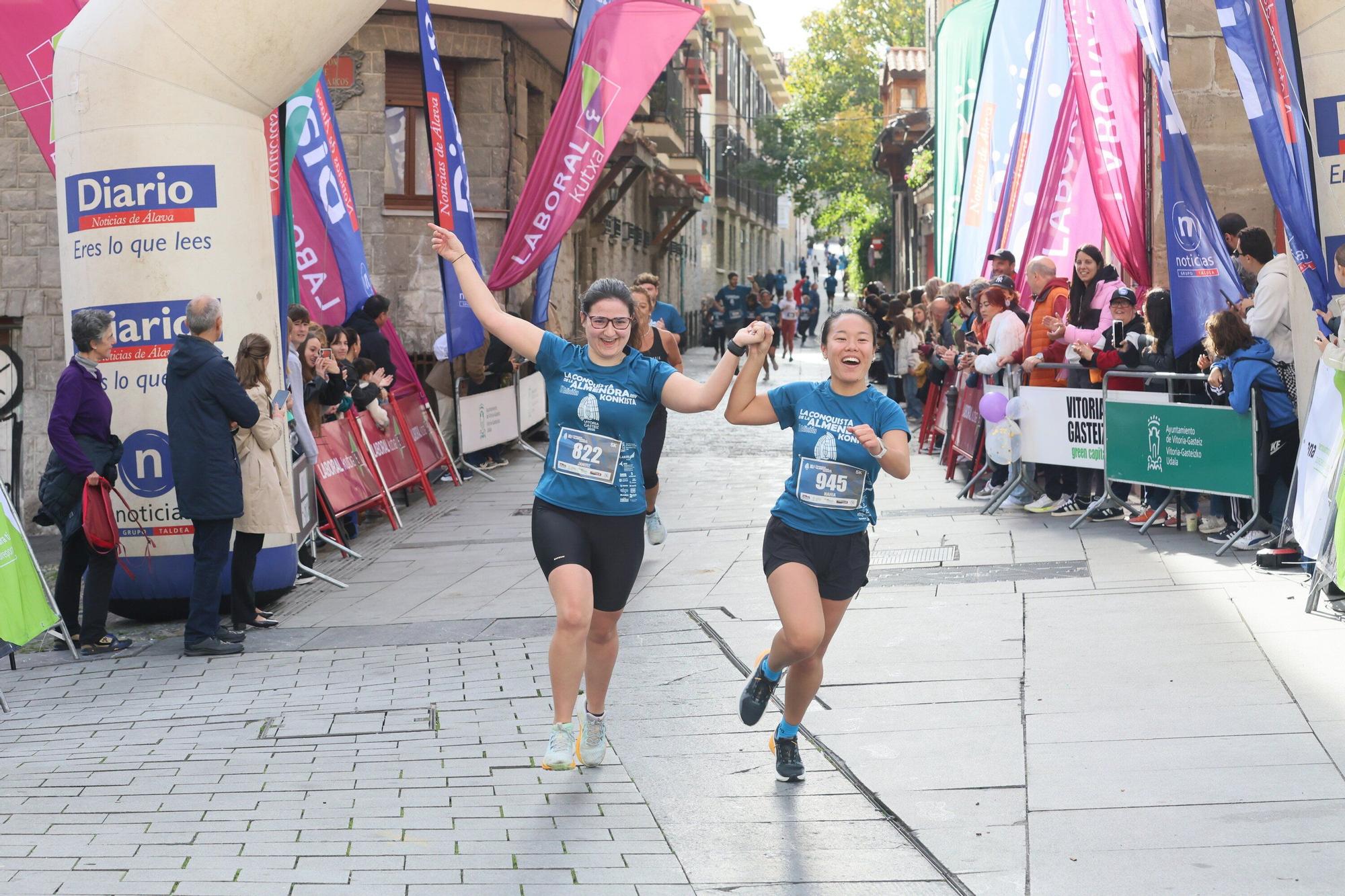 En imágenes: Miles de personas participan en La Conquista de la Almendra