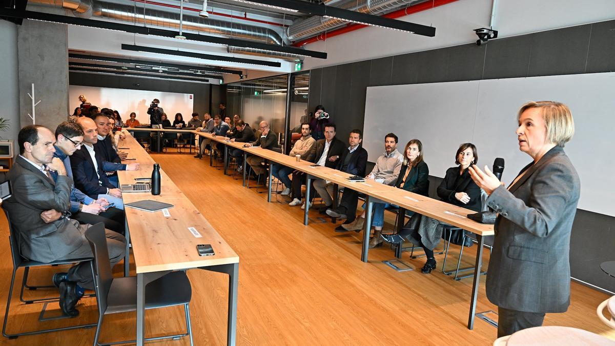 La diputada foral de Promoción Económica, Ainara Basurko, ha presidido la primera reunión del B Founders Club