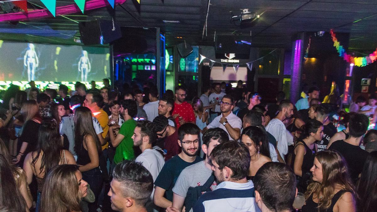 la sala Glow cede su nombre a The End durante el tardeo de los sábados