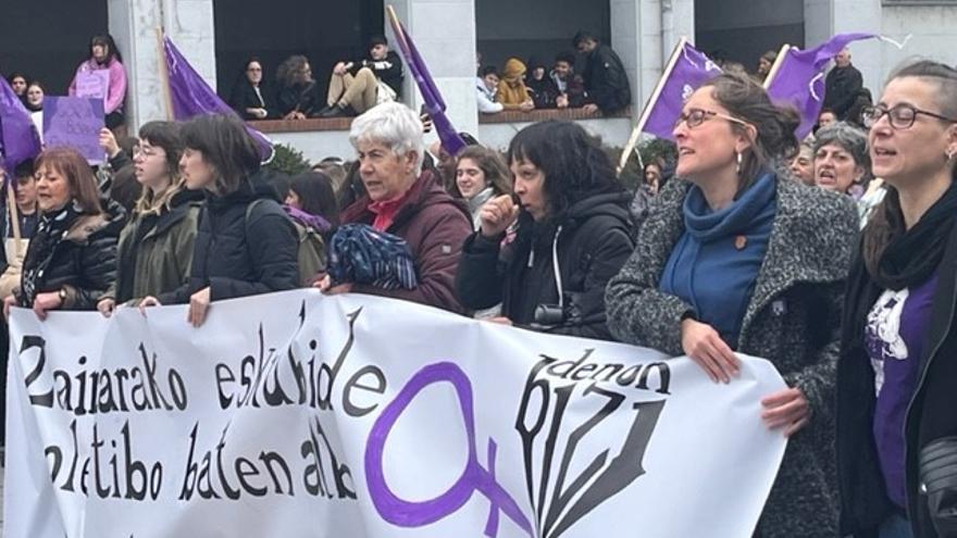 Nerbioi-Ibaizabal se tiñe de morado por el 8M