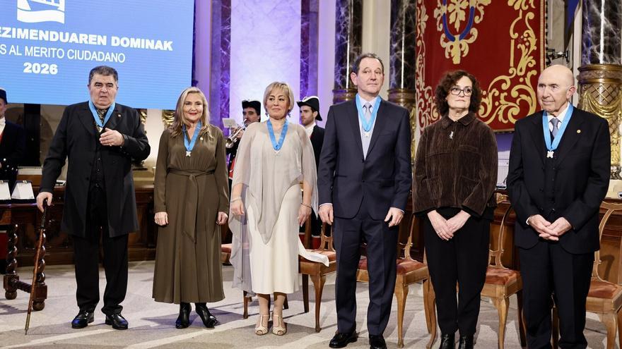 La emoción invade la entrega de las Medallas al Mérito Ciudadano