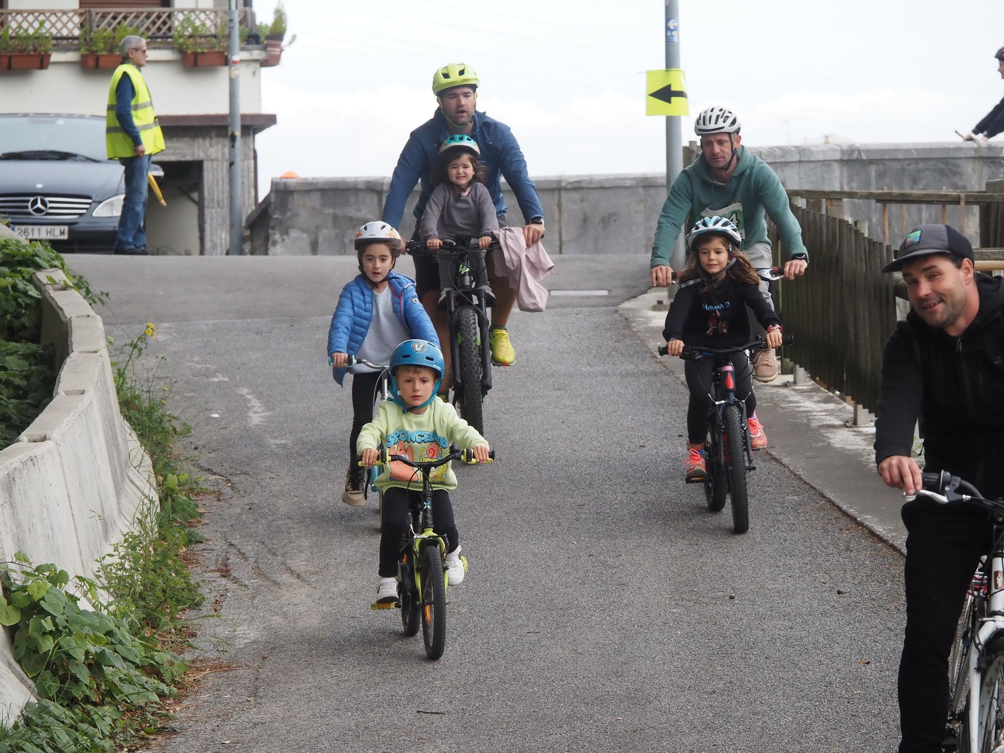 Fiesta ciclista en Deba