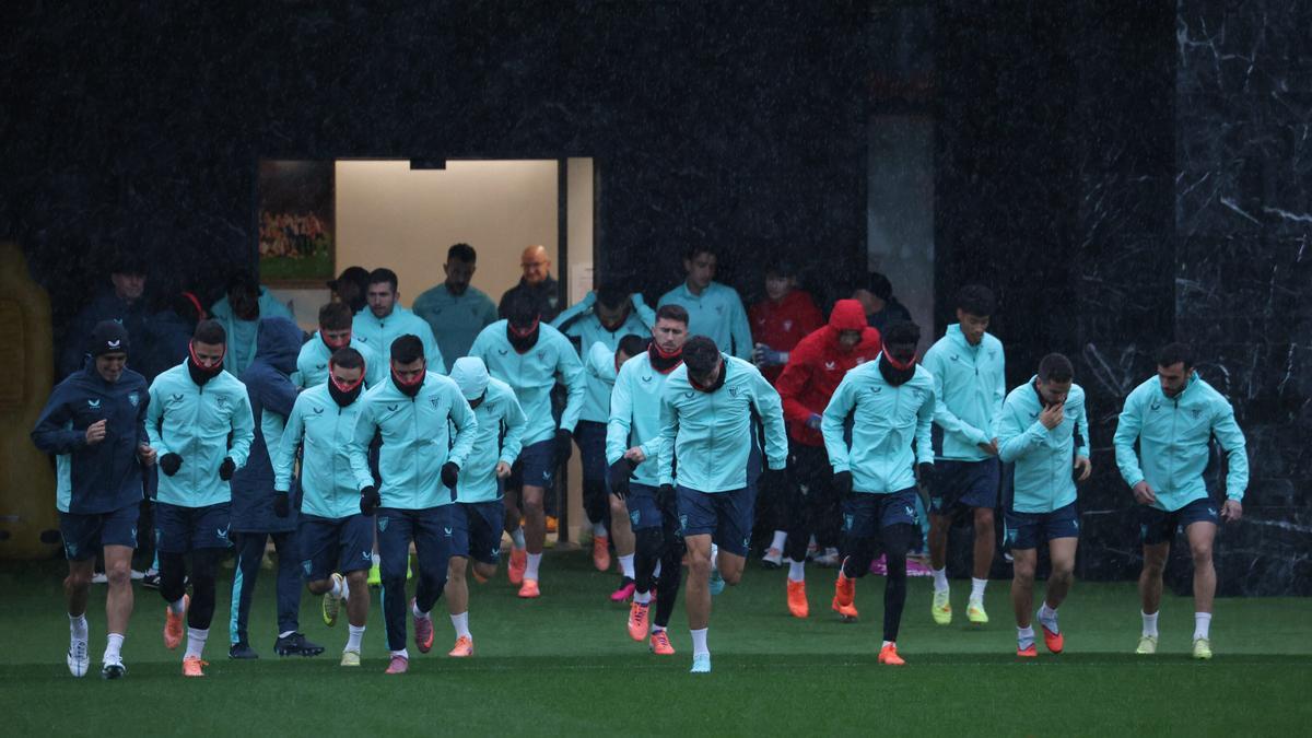 El Athletic afronta la visita de esta tarde al Ciutat de València con numerosas bajas.