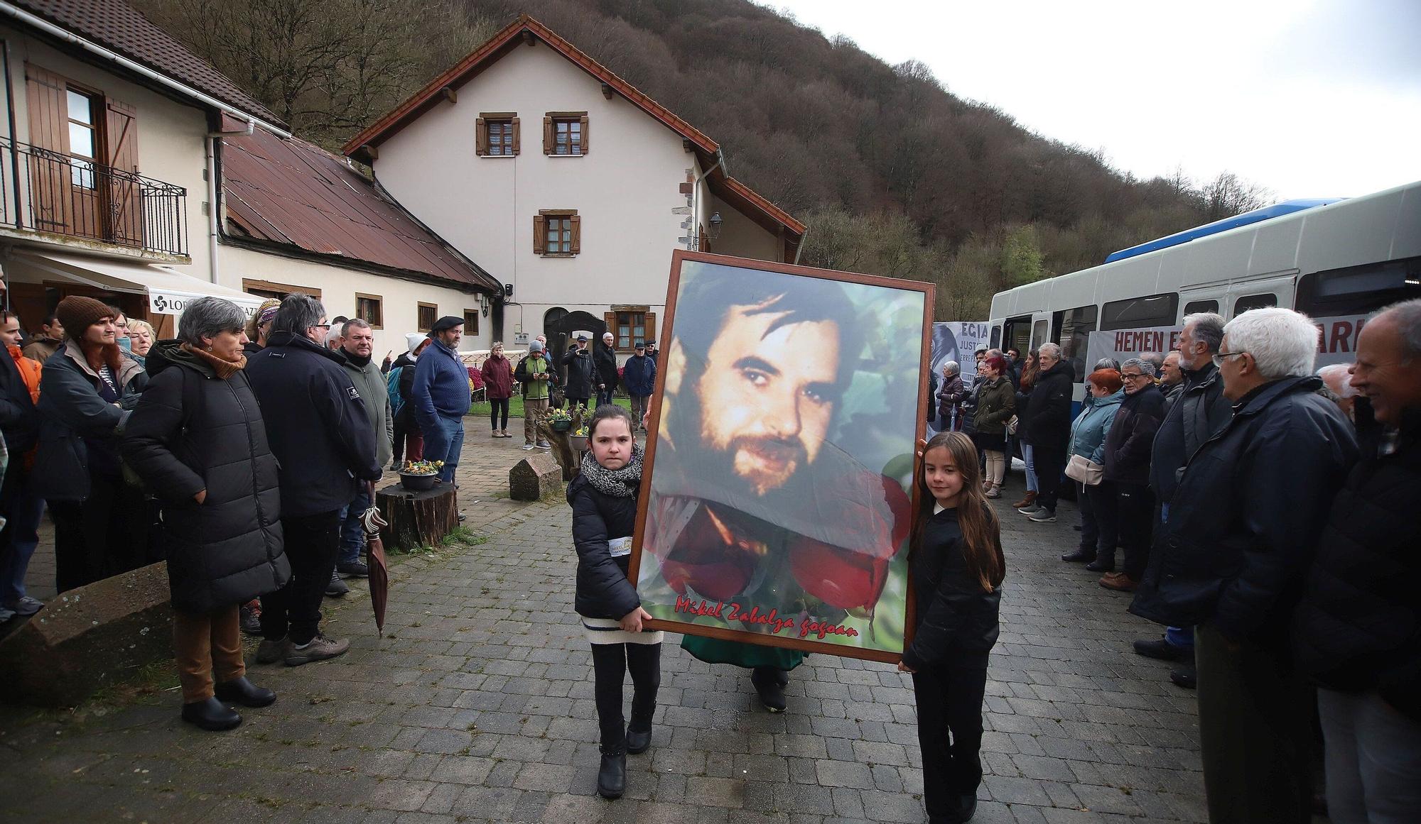 Fotos del homenaje a Mikel Zabalza en el 40 aniversario de su muerte tras ser detenido por la Guardia Civil