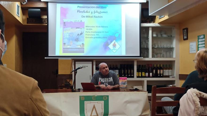 Mikel Razkin une arte y cine en su quinto libro, &#039;Pinceladas y Fotogramas&#039;