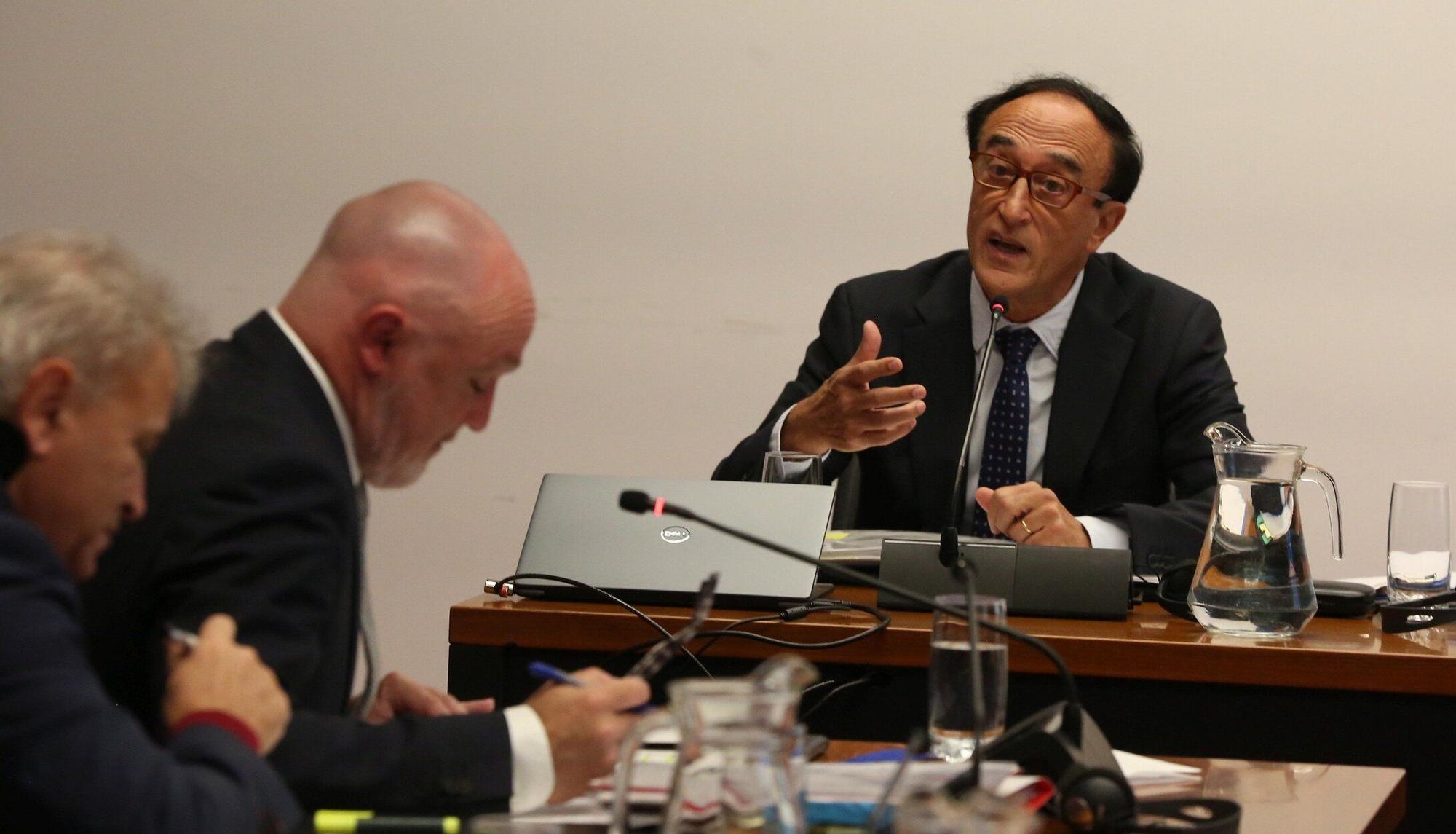 Fotos de la sesión de este martes de la comisión de investigación del Parlamento de Navarra