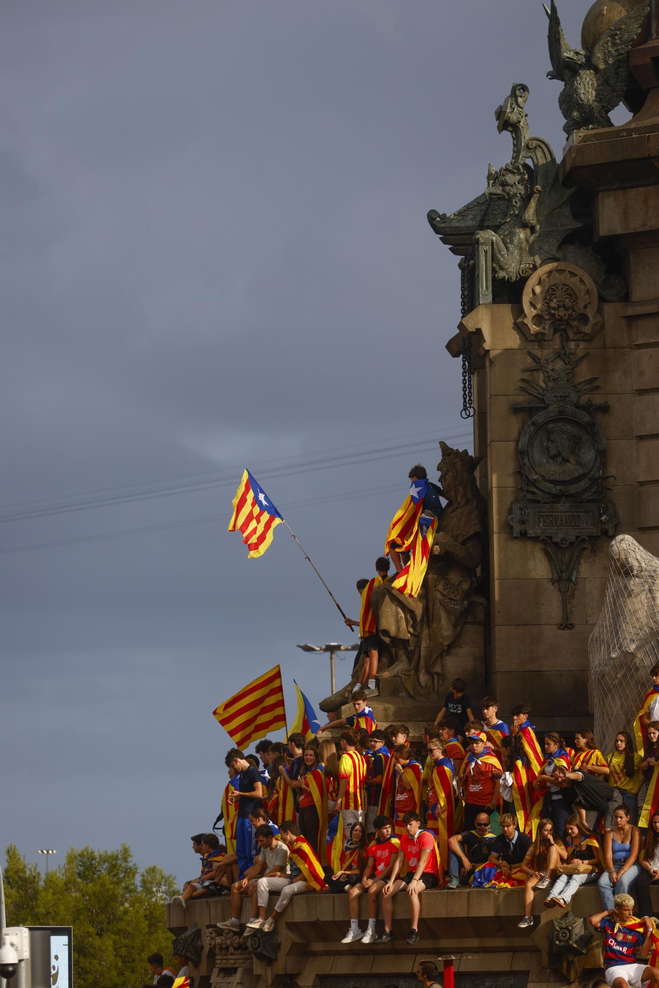 Unos 41.500 independentistas se manifiestan en la Diada en Barcelona, Girona y Tortosa