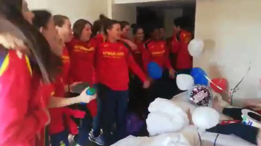 Las &#039;Guerreras&#039; dan una sorpresa a Nerea Pena por su 30º cumpleaños