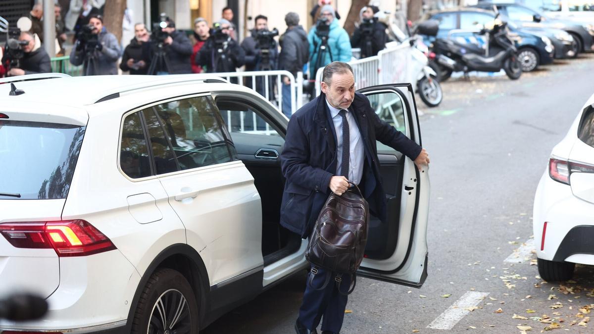 El exministro José Luis Abalos a su llegada al Tribunal Supremo.