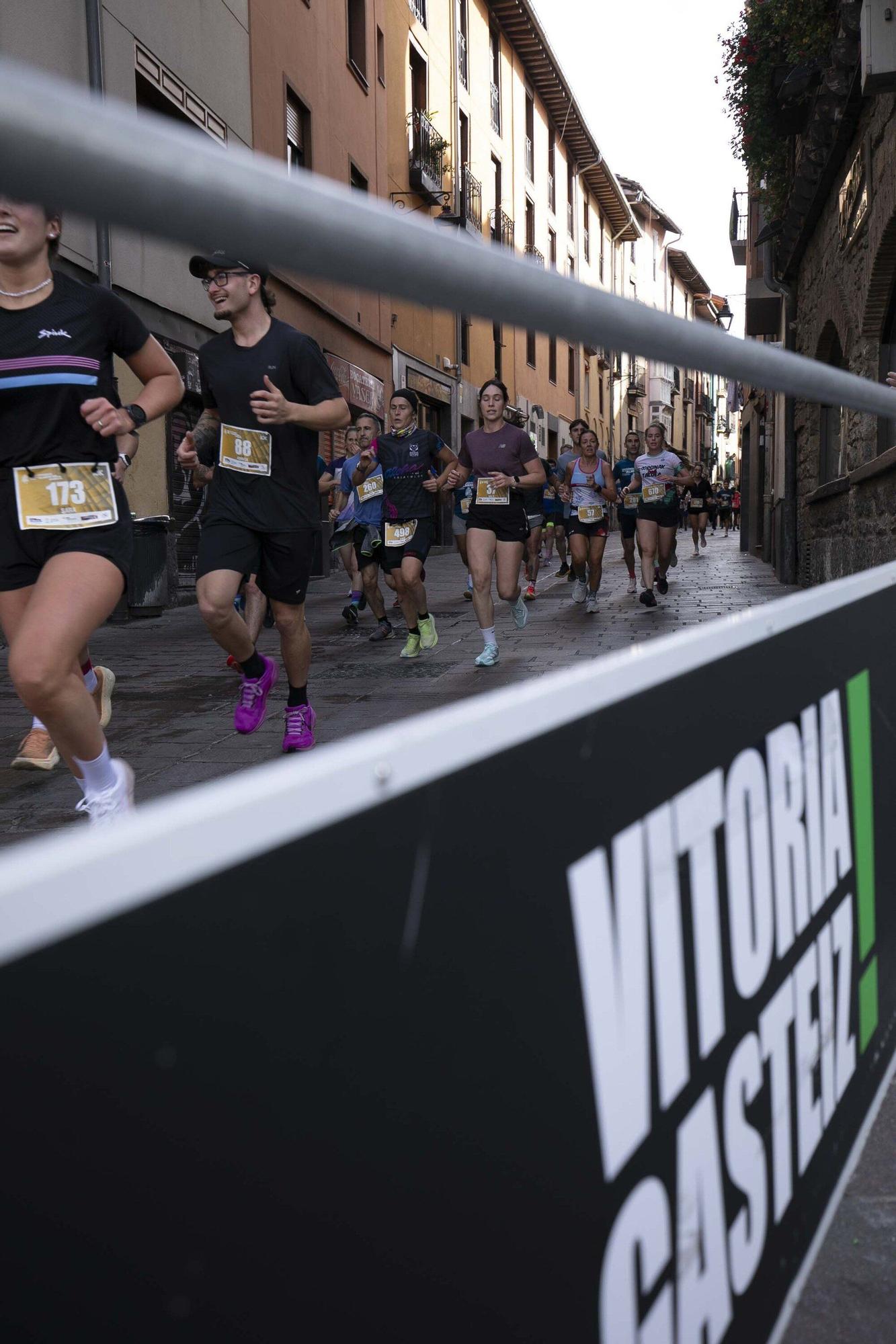 En imágenes: Miles de personas participan en La Conquista de la Almendra