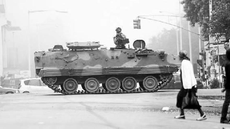 El Ejército se rebela contra Mugabe y toma el control de Zimbabue
