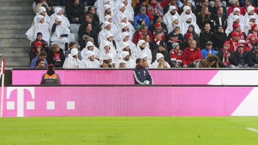 El curioso motivo por el que 58 espectadores del Bayern siempre deben vestir de blanco